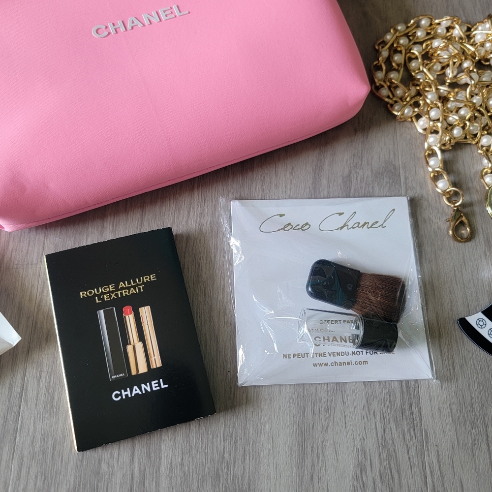 SALE🎉 4pcs NWOT Chanel Pink Cosmetic Pouch - Picture 5 of 10